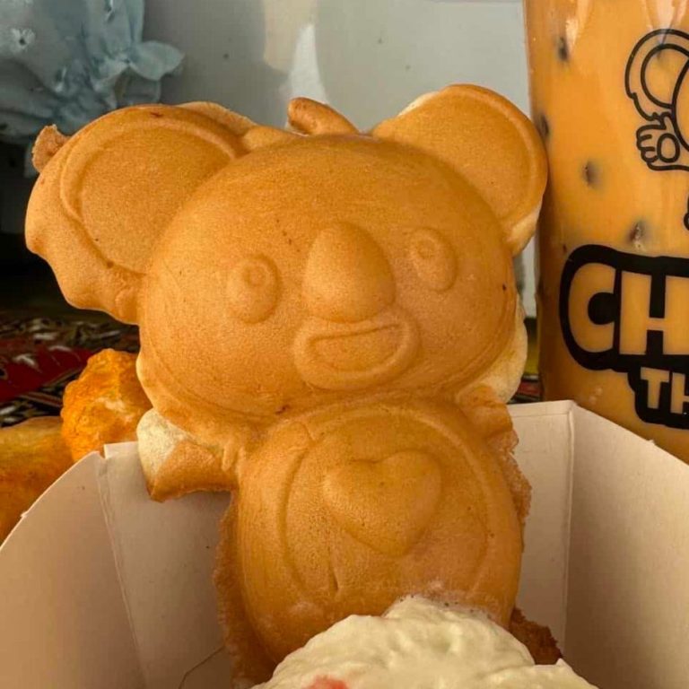 Mochi waffle croustillante et moelleuse dessert signature Chana Poke Thaï