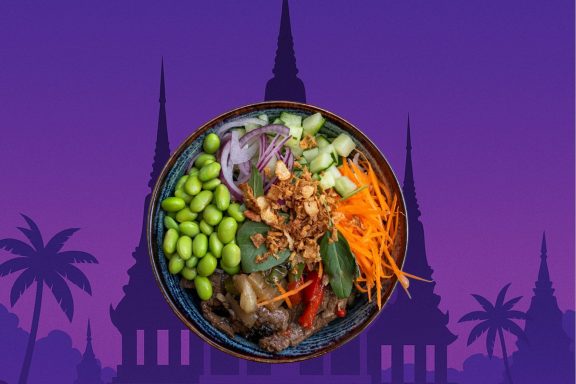 Poke bowl thaï Kapao au bœuf ou poulet préparé à Gif-sur-Yvette