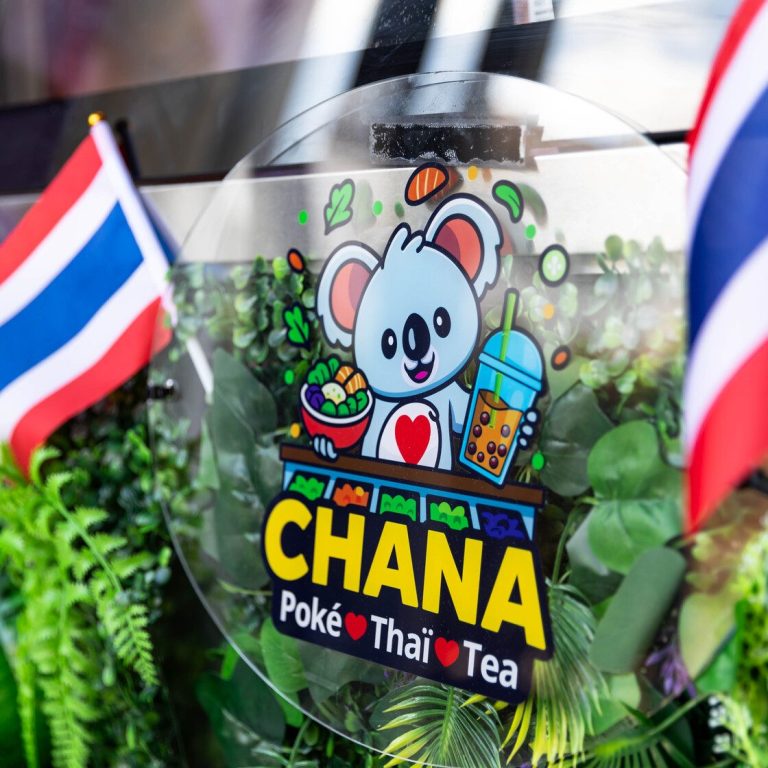 Poke Bowl Kapao au bœuf avec riz, légumes frais et sauce thaï chez Chana Poke Thaï Gif-sur-Yvette